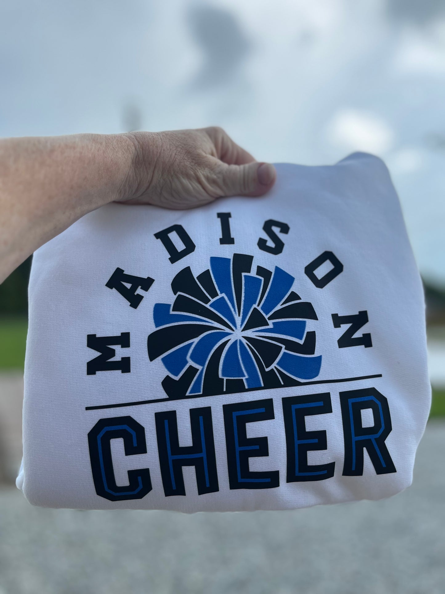 School half round Cheer w/ pom
