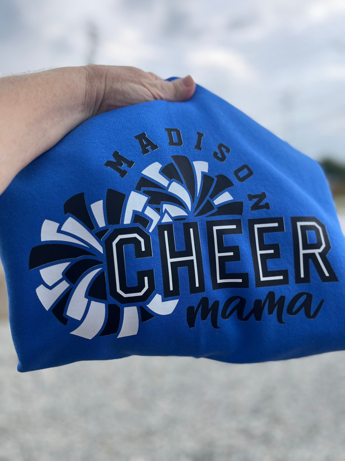 Cheer mama w/ poms