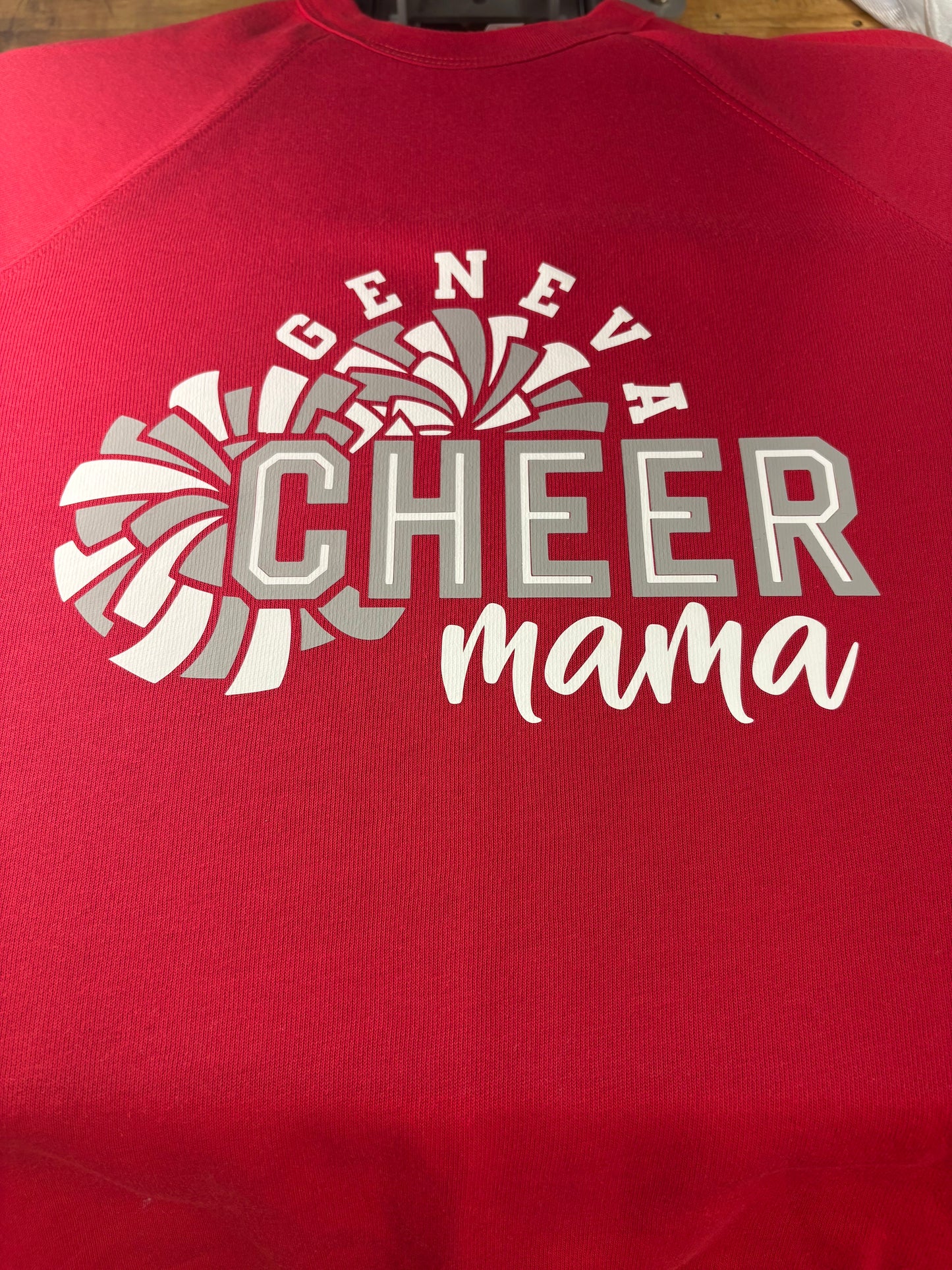 Cheer mama w/ poms